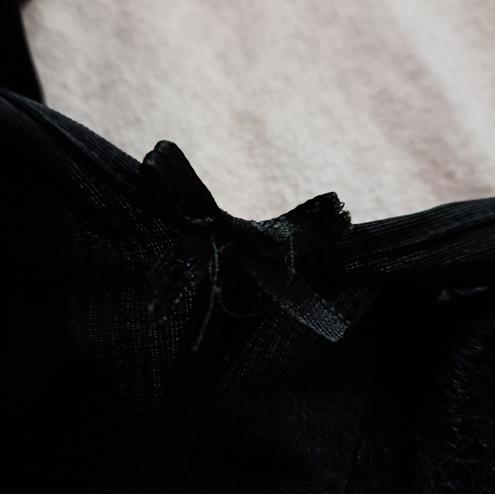 Used black bra - Picture 7 of 8